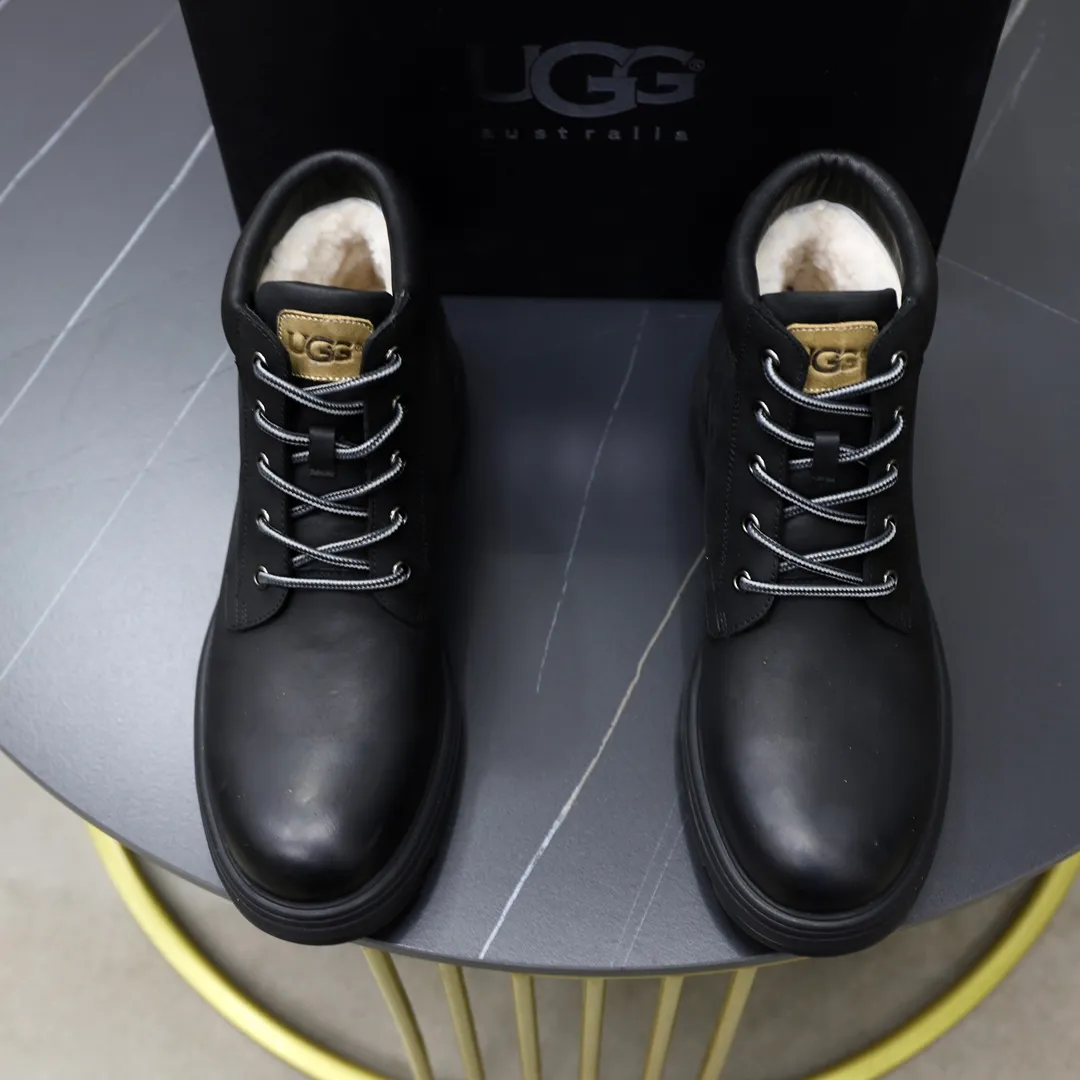 Ex-factory price: 640 thick wool imported from Australia Brand: UGG genuine purchasing agent Size: 39–44 Grade: Official website 1:1 Material: First-layer genuine leather waterproof and anti-freeze upper Real wool lining Original non-slip wear-resistant lightweight soft outsole Style category: Men's casual shoes Trendy style Comfortable on the feet Color: Real picture color